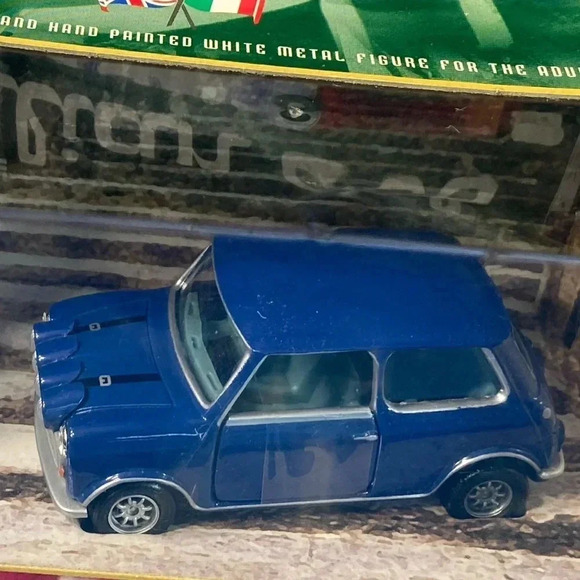 Corgi #04441 The Italian Job (1969) Blue Mini & Driver + Gold Bars - Rare🏦🚙🛣️ - Picture 11 of 12